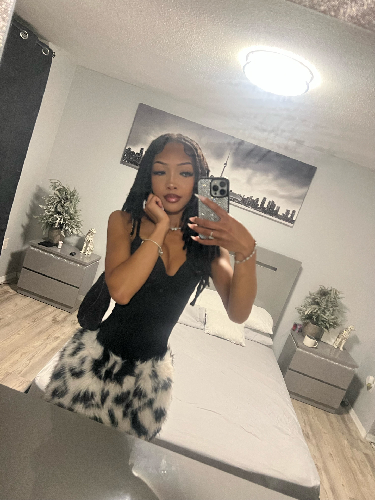 Justuz — Bottle Service · Server · Hostess